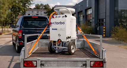 Torbo straalketel op een aanhanger voor inzet op locatie
