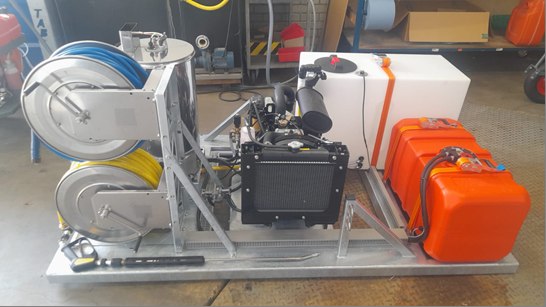 Uitneembare skid met dieselmotor, watertank en RVS haspelset